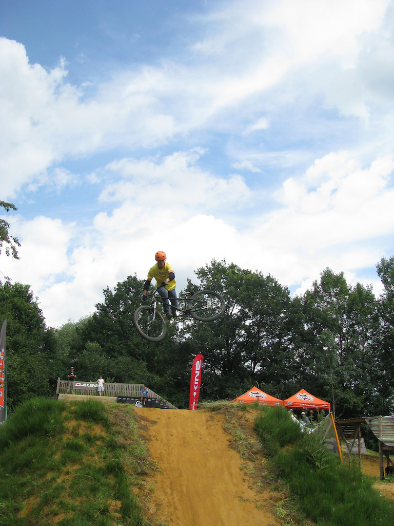 Jearly event where bikers compeet for the Titel "Kona Freerider of the year".
To check out the SFA Bikepark look at http://www.freerideachterhoek.nl
