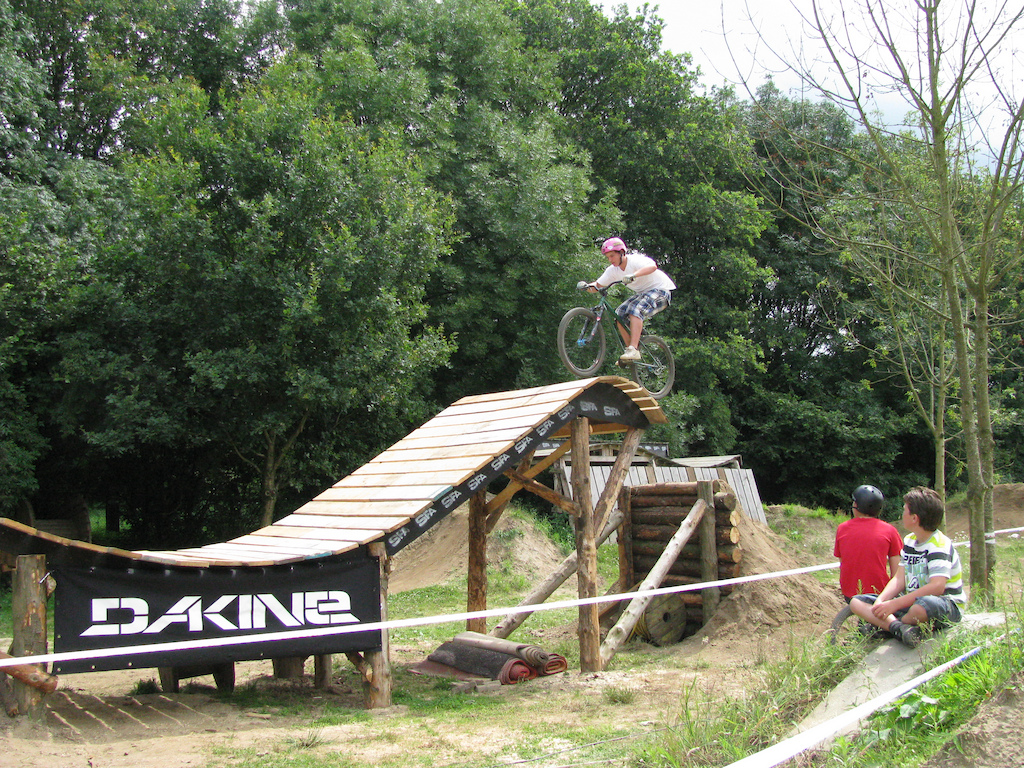 Jearly event where bikers compeet for the Titel "Kona Freerider of the year".
To check out the SFA Bikepark look at http://www.freerideachterhoek.nl