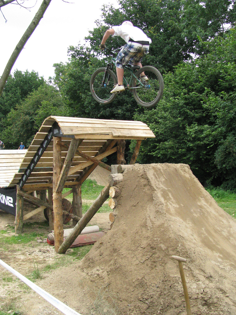 Jearly event where bikers compeet for the Titel "Kona Freerider of the year".
To check out the SFA Bikepark look at http://www.freerideachterhoek.nl