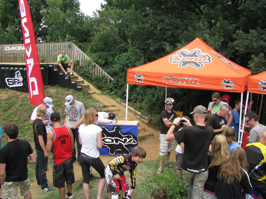 Jearly event where bikers compeet for the Titel "Kona Freerider of the year".
To check out the SFA Bikepark look at http://www.freerideachterhoek.nl