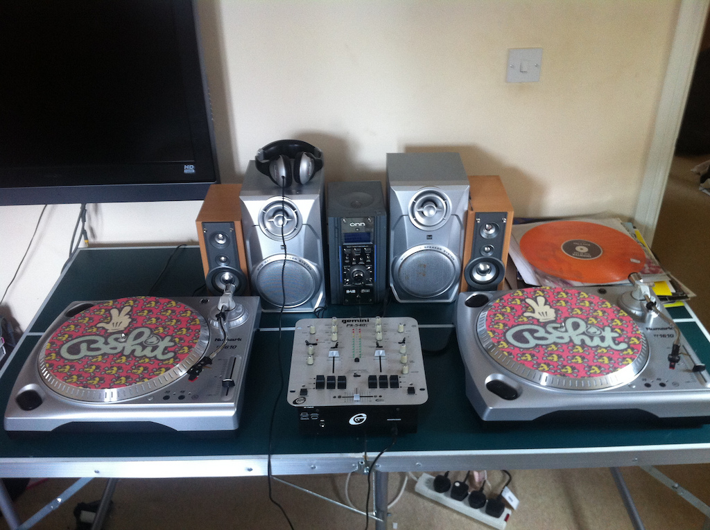PRICE DROP £100 NEED GONE HERE I HAVE MY NEWMARK VINYL DECKS FOR SALE OR SWAP IF OFFER IS GOOD VERY LOAD GOT LOADS OF VINYLS THAT COME WITH IT PM ME IF INTRESTED :)