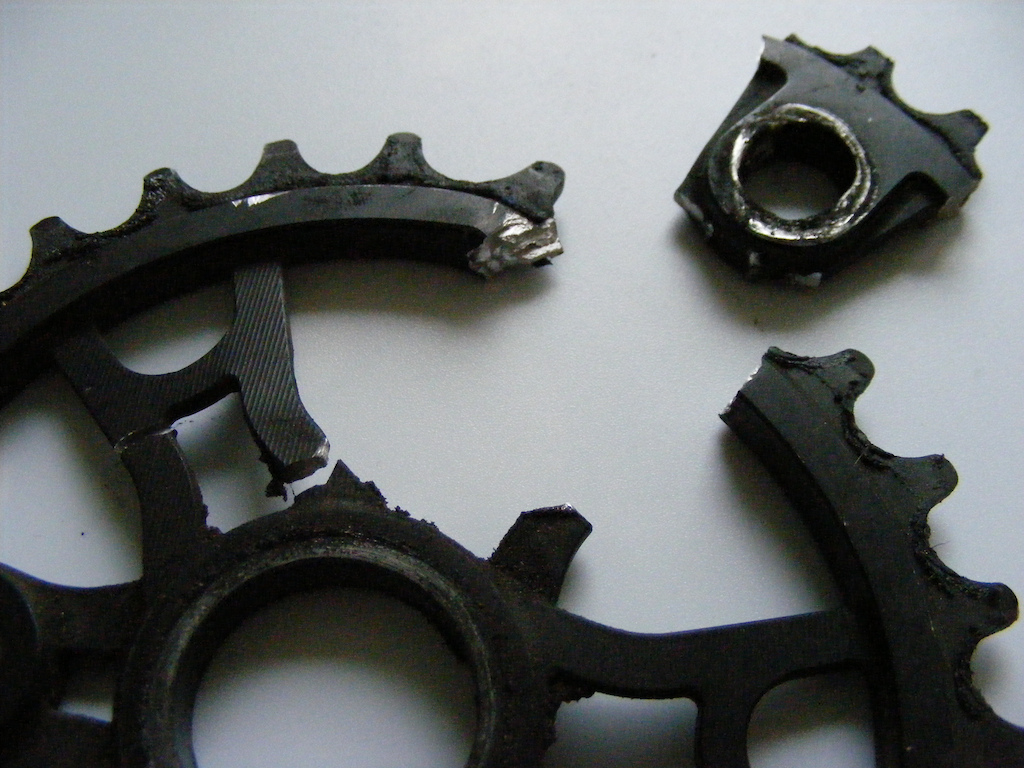 6 month old Eclat Tilt chainring snapped in several places, lets hope their forks aren't this weak...