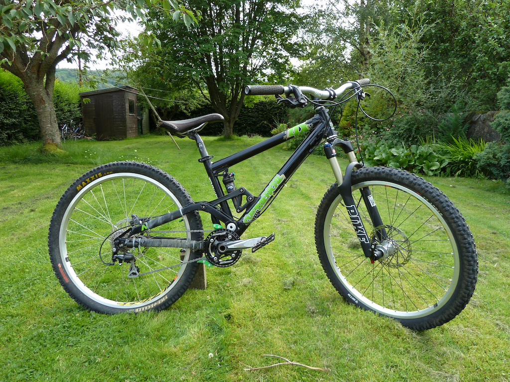 new build. meta 4X, pikes, 721s on pro 2s, silent guide, nuke proof bars and pedals, slx and 105 drive chain.