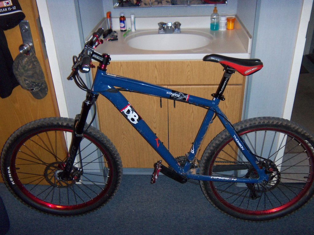 SPECS: ODI grips SRAM drivetrain w/PG980 cass, x.0 shifters, x.7 long cage rear der, x.3 front der, thomson seatpost, sdg saddle, raceface evolve riser w/raceface evolve 60mm stem, avid bb7 brakes and shifters(upgrading soon), marzocchi 44's, VP-59 pedals, suntour cranks, azonic outlaws with kenda slant six's