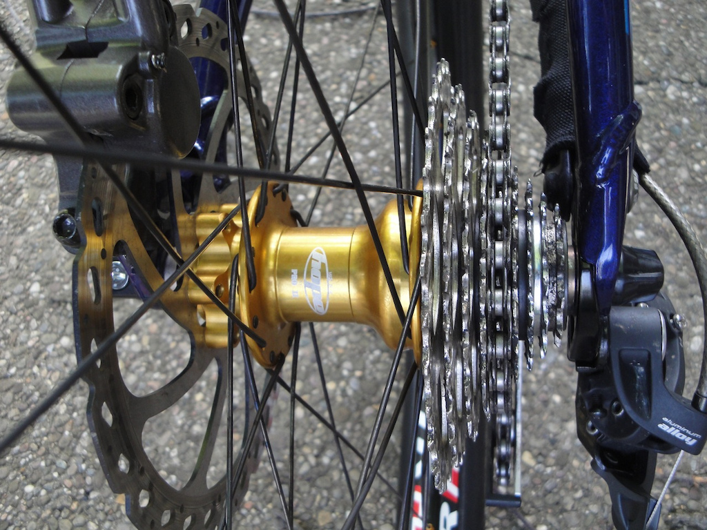 New Wheels. Hope pro II Hubs, DT swiss spokes with gold nipples, Stans ZTR Flow rims.