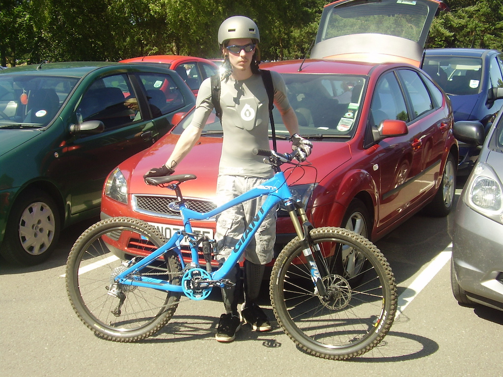 At Cannock Chase about to try out the Follow the dog trail, and the DH run. On My Giant Reign 1 2010 with new Giro Section Helmet and 661 subgear top on. PIIIMP.
