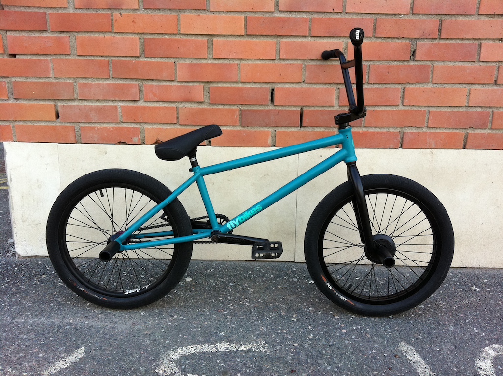 my bike with new seat and pegs on..