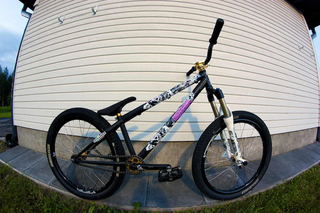 This bike has been stolen. contact me if you see it anywere :(