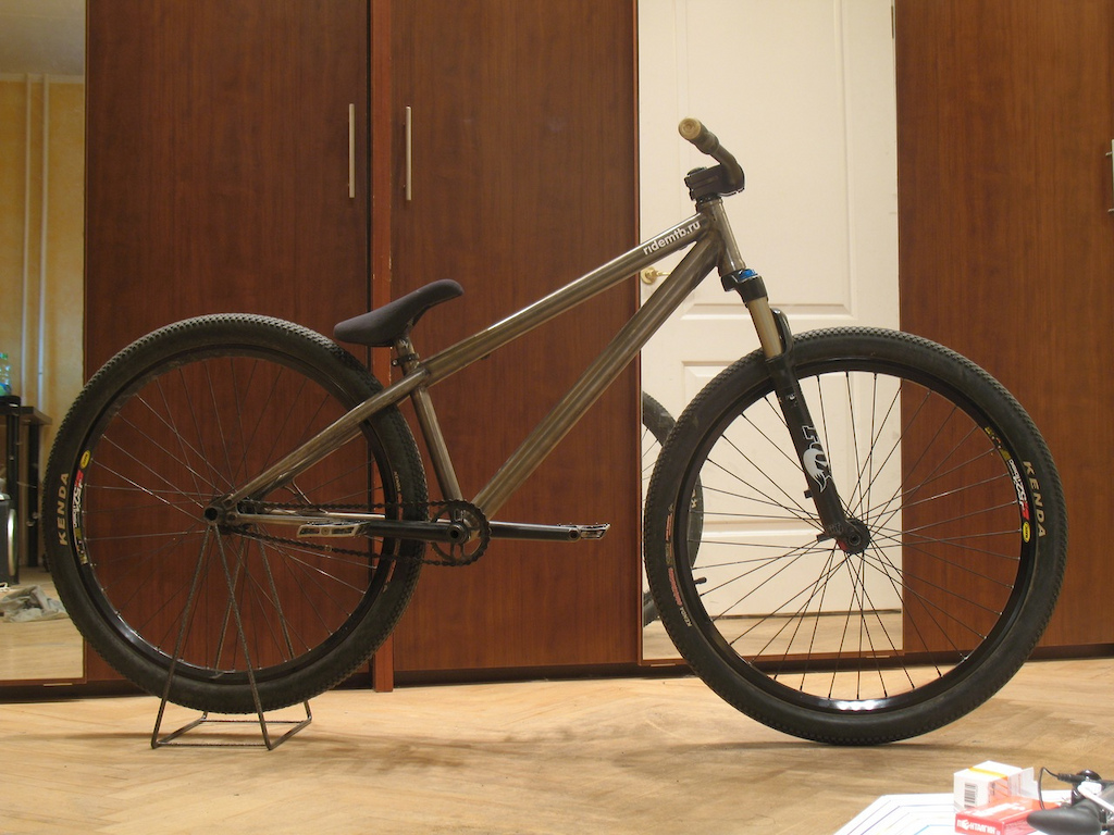 BlkMrkt Mob + Fox 831