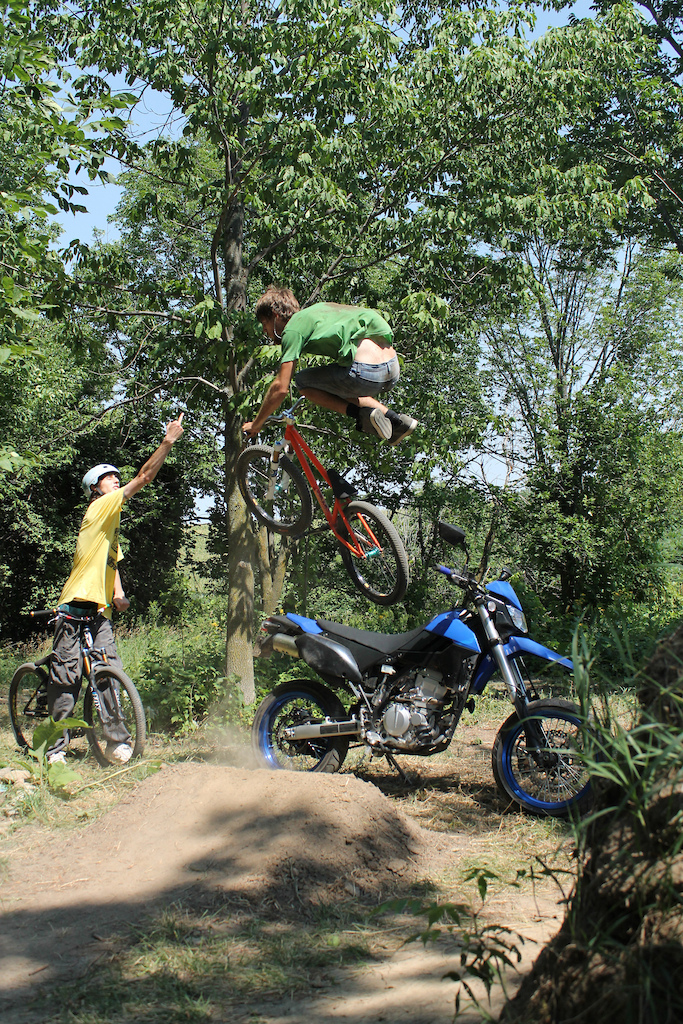Here are some photographings of bikes in their natural habitat.