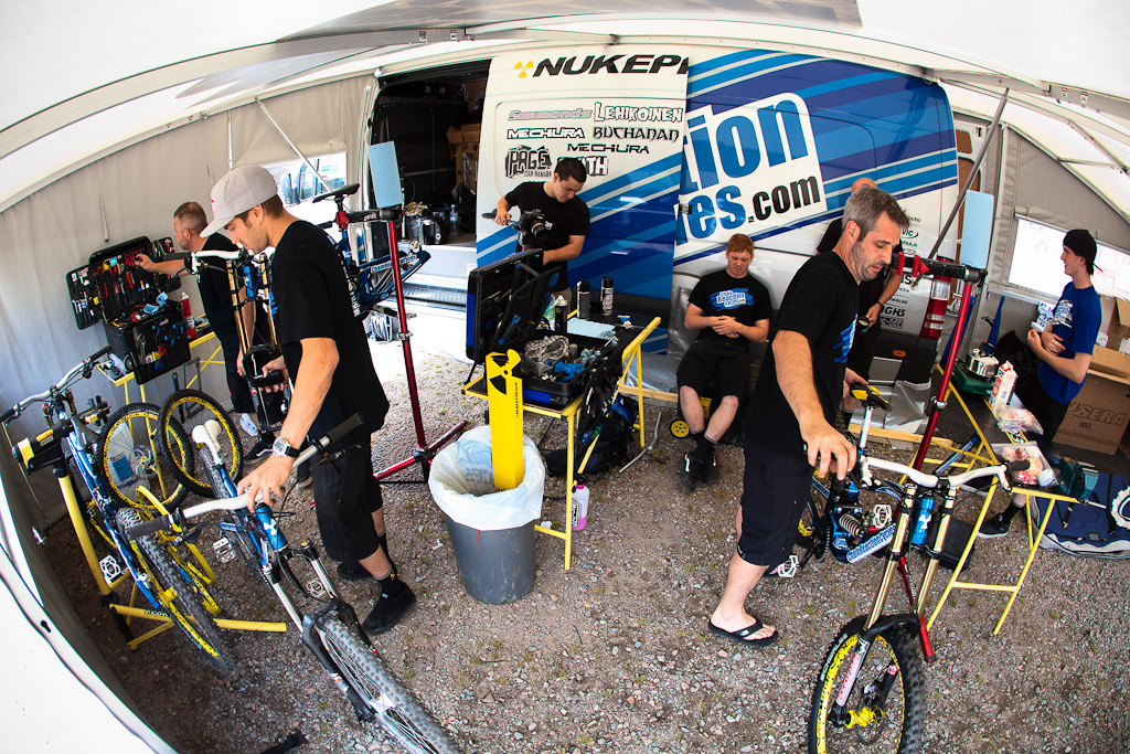 Team CRC/Nukeproof preparing for the first day of practice at La Bresse