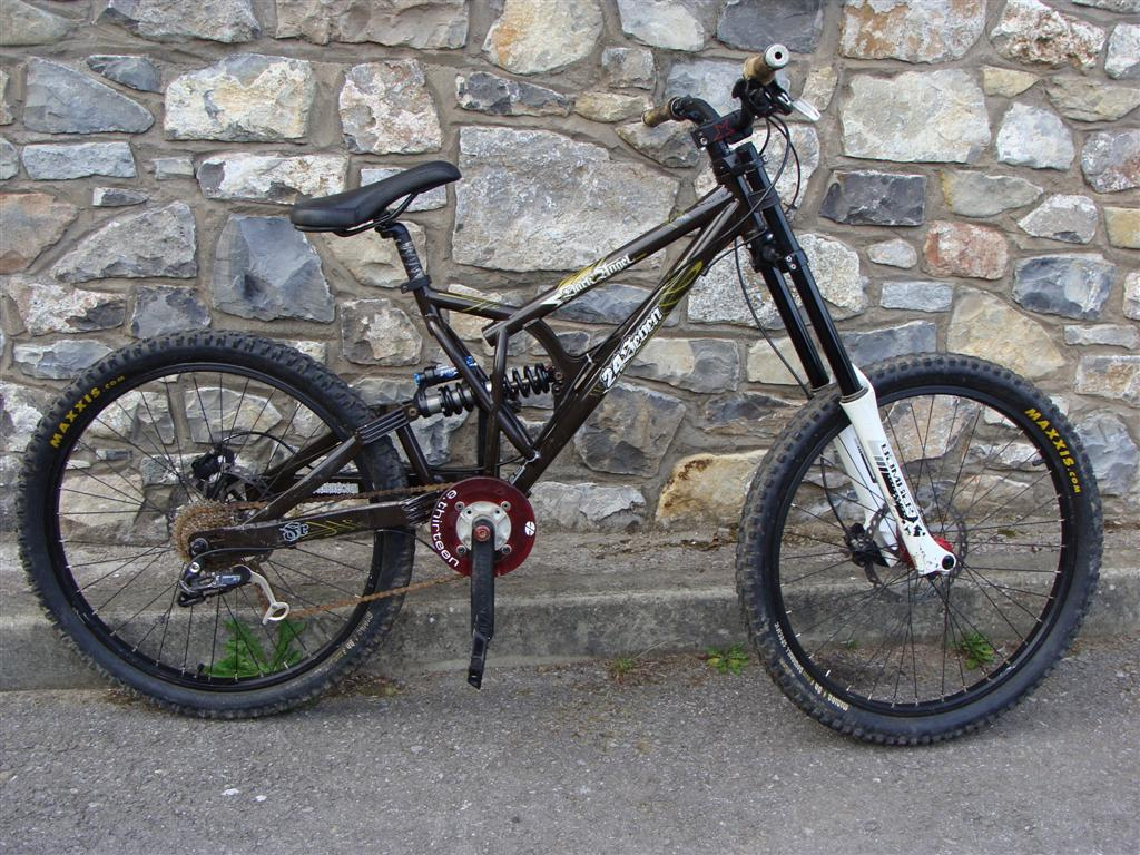24Seven Dark Angel DH3 Pro, Marzocchi Super T, FOX DHX 5
