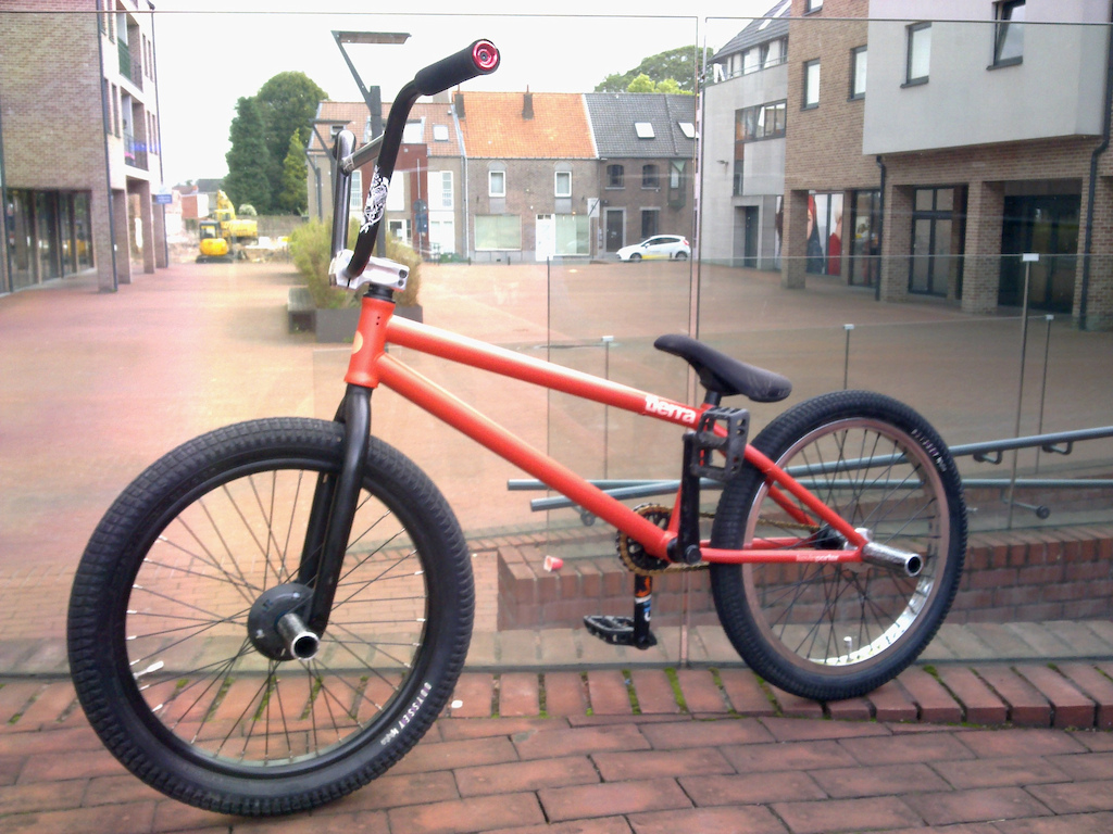 fly tierra 2011
shadow vultus 8.5 bars
profile acoustic
shadow seat
g sport / odyssey rear wheel
...