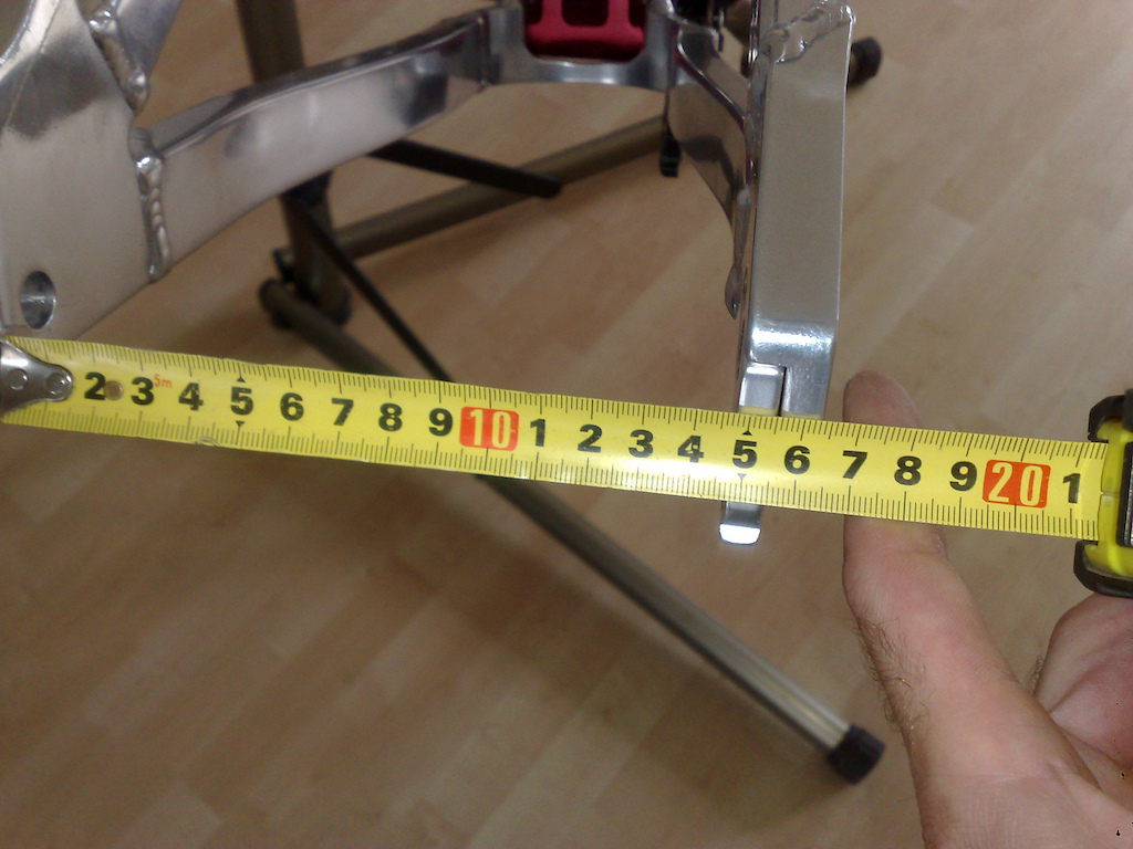 ANYONE ELSE GOT THIS PROBLEM TOO WITH 150MM REAR ENDS?

last frame was perfectly 150mm this one isnt