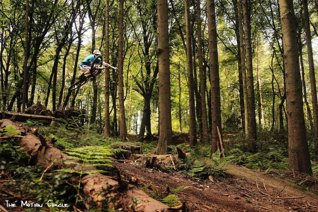 http://www.facebook.com/TheMotionCircle

Alutech teamrider Viktor riding his Alutech Fanes.