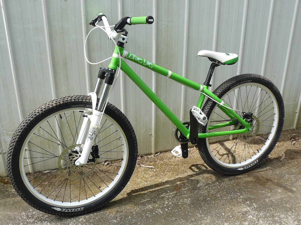 Just another shot of my Octane One, this before I finally take it out on trail. Many say the tora forks are no good - I have them, I'll use them until they fail.