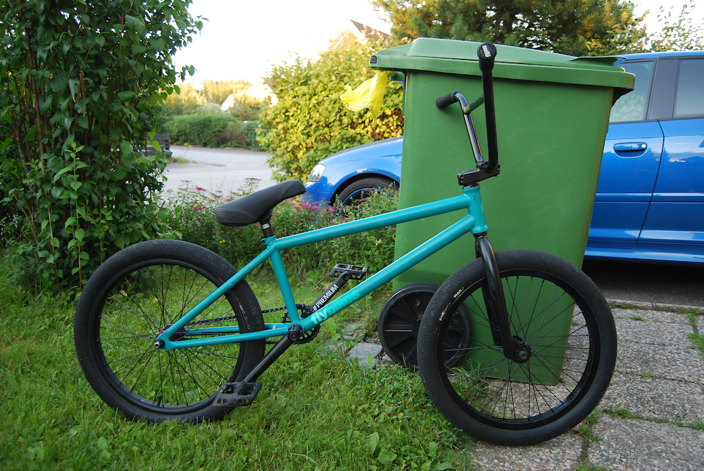 My bike with new montaña bars and premium 1948 cranks.
