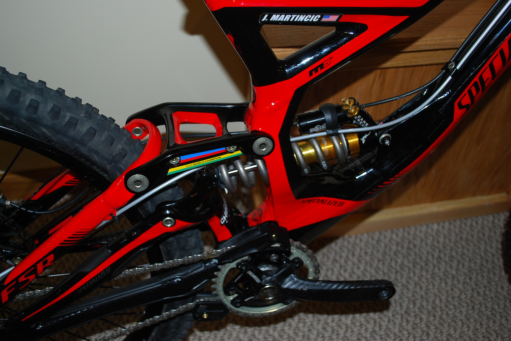 2012 Specialized Demo 8 II mid section/bb area