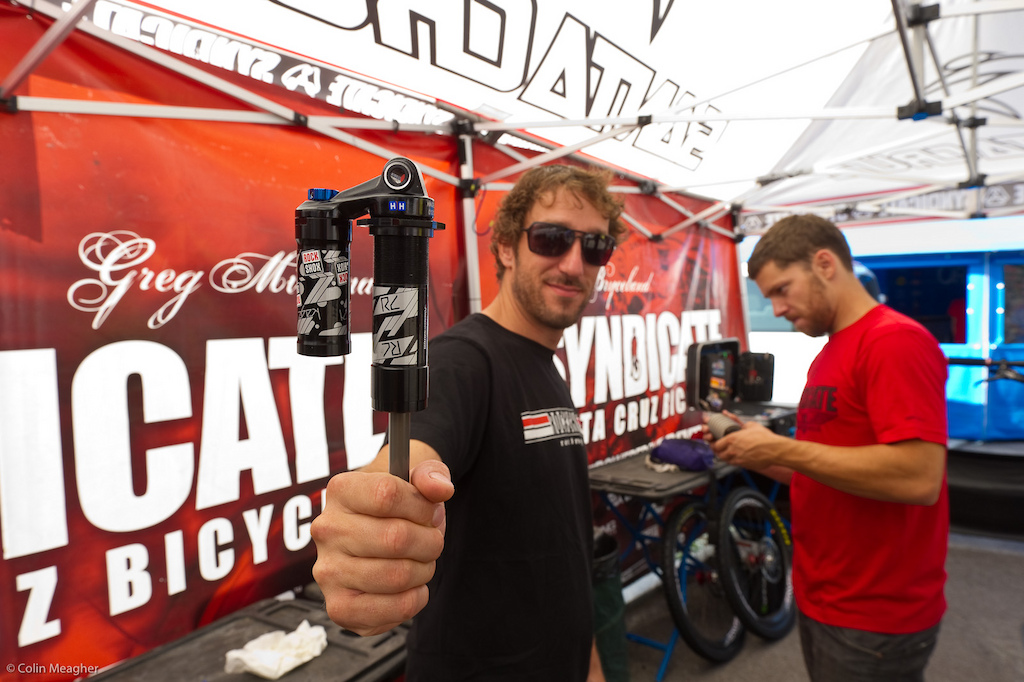The amazing thing about this rear shock that SRAM blackbox specialist Jon Cancellier is delivering to the Syndicate boys is that it s exactly 12.552 seconds faster than the one used for qualifying. However it needed to be another 6.974 seconds faster to beat out the unbelievable Aaron Gwin.