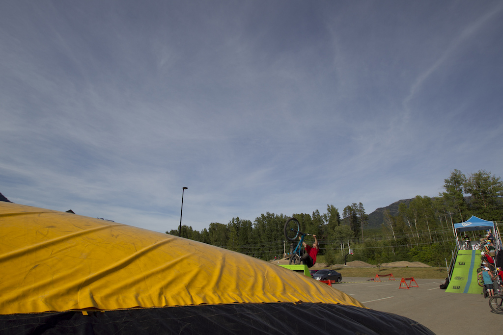 We had a great time in Fernie with our Free Jump Camp and Jump Jam. Everyone learned lots and took it to the dirt right after. Thanks to VitaminWater, Fernie, Tom Dunn and everyone that made it possible.