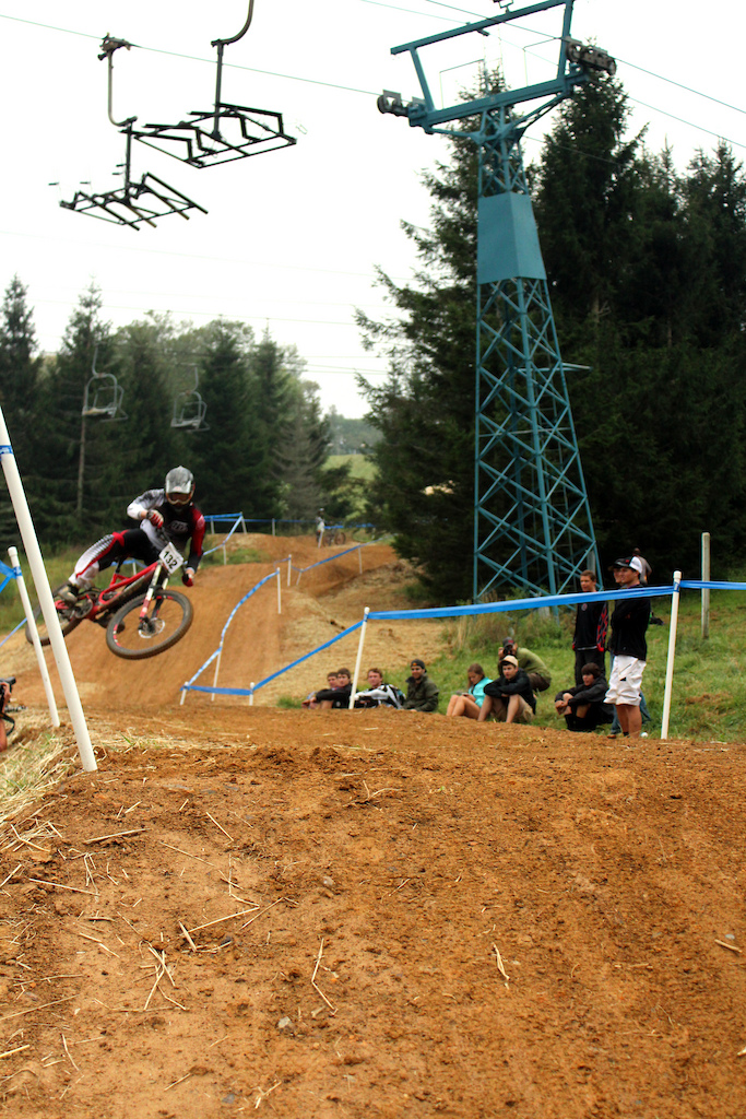 Beech Mountain National Qualifier Race allowed racers to get a feel for the Am. track which will be used at 2011 USA National Championships. Fog was in all day which made visibility minimal at the top of the mountain but a great day of racing at Beech Mountain.  Pictures taken by Mac McGee.