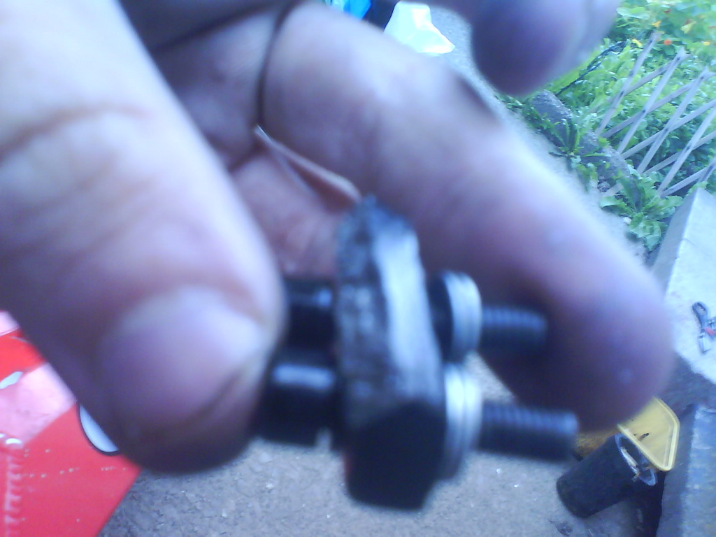 before i even put the forks on my bike i undone the pinch bolts this came off