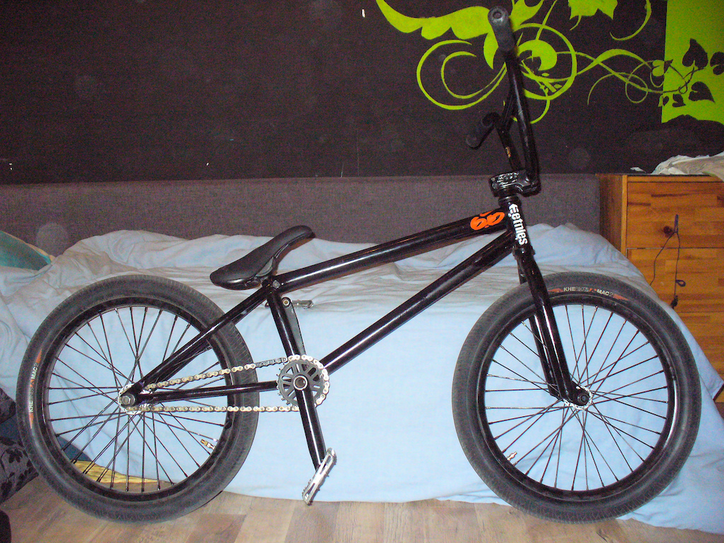 Frame
Superstar new deal 
fork
subrossa alemeda
bars
mutiny glamroid
cranks
flybikes v2
hubs 
real rmd quill bmx + primo 7 series
front nsbikes rotary 2011 + khe big V
pedals 
nsbikes aerial 
seat 
proletariat
tire
khe mac 2 street