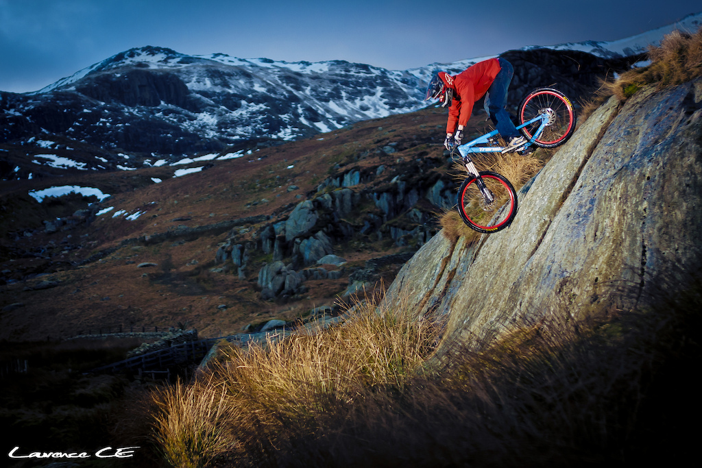 Riding some natural rock formation in the heart of North Wales  - Laurence CE - www.laurence-ce.com