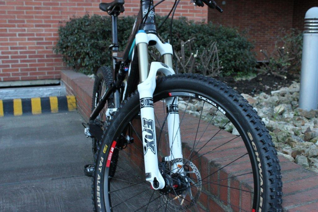 Gran Remate. Yeti ASR5 2010 en fibra de carbono doble suspension con excelentes componentes.
$4,900,000