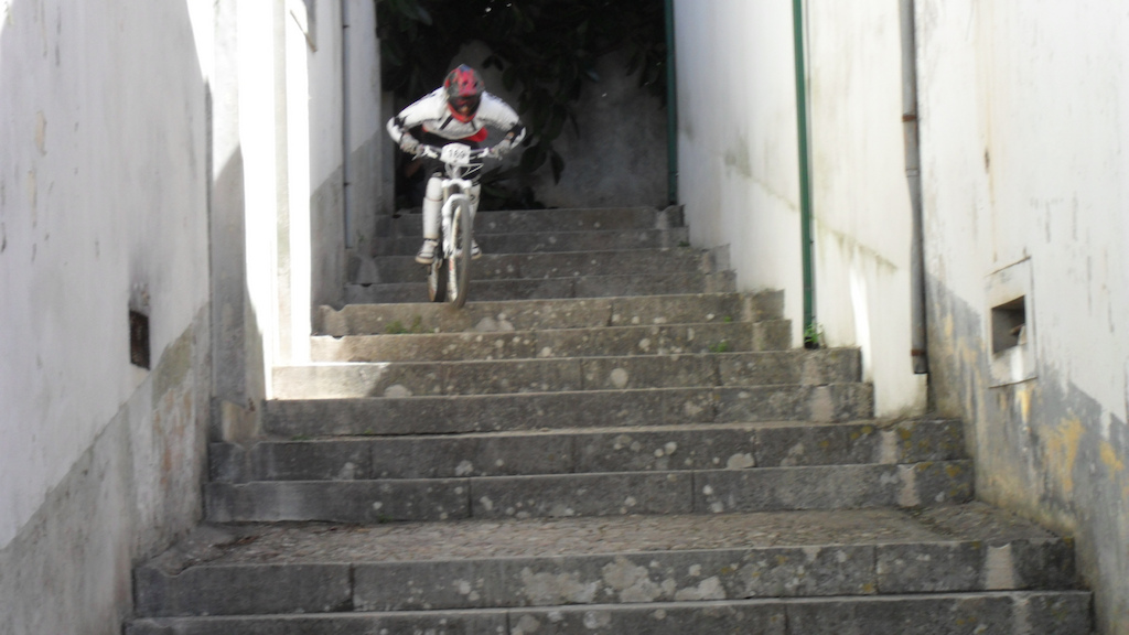 midle stairs / photo by CobraBTT :: www.ZEMTB.pt.vu