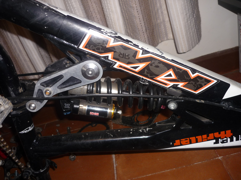 se vende marco gw thriler, supencion 888 italiana  delantera juego de rines alexrins con manzanas , frenos juicy 3.5 y timon atlas ..... interesados llamar al 3176217094
