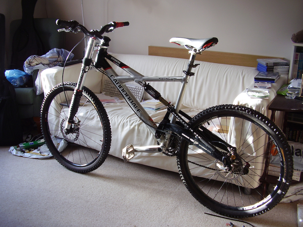 New bike!  Cannondale Prophet Team Replica 2005 and Lefty Max 140 front suspension with uberlight 24-spoke Sun wheel.