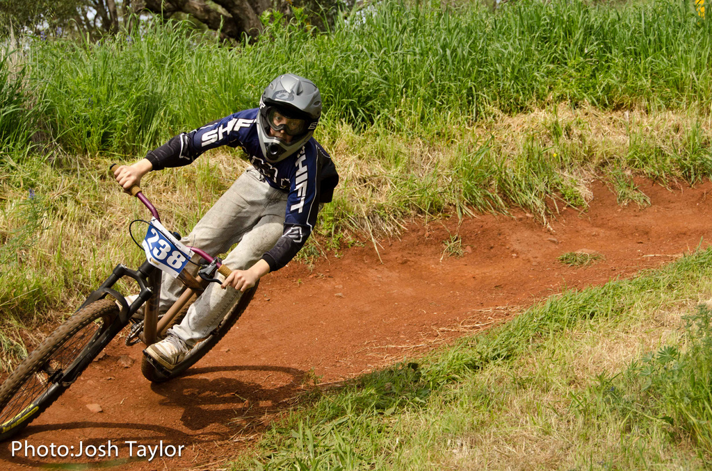 me hitting a berm on the dugites bit dh trail
photo by josh taylor,look him up on flickr
great photos