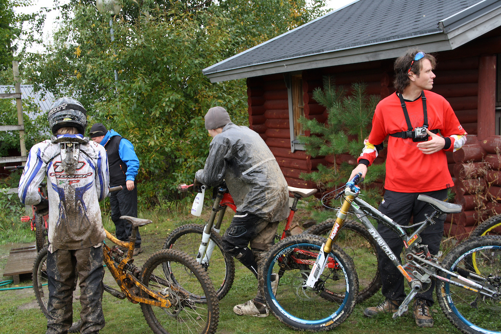 Making the line to clean my bike from the finnish mud