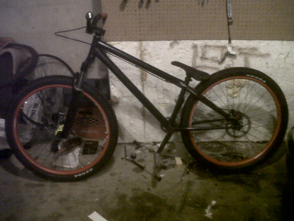 blk mrkt riot frame, argyle 409's, ns fundametal rims, ns 20mm, ns rotary single pro, macniel conjoined cranks, gusset double butted bars, fit stem, avid bb9 break, odi longneck grips, shadow conspiracy seat (with macniel seatpost) k-rad tires, snafu pedals