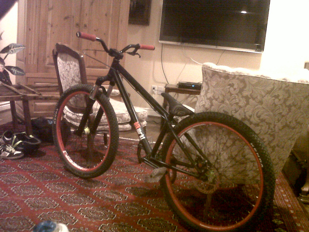blk mrkt riot frame, argyle 409's, ns fundametal rims, ns 20mm, ns rotary single pro, macniel conjoined cranks, gusset double butted bars, fit stem, avid bb9 break, odi longneck grips, shadow conspiracy seat (with macniel seatpost) k-rad tires, snafu pedals