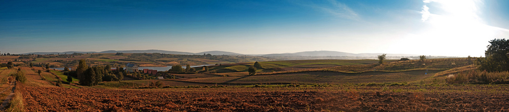 Panorama. Like http://www.facebook.com/#!/pages/New-Stage-Media/175355475841182?sk=wall