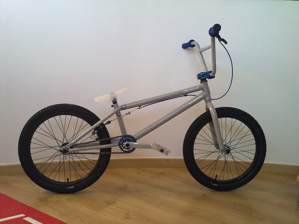 Vendo BMX SPECIALIZED P.20 de 2011, quadro com garantia vitalicia!

Bicicleta totalmente revisionada.



Com corrente, pedais e selim novos.



Extras: guiador WeThePeople MAD MAX, punhos ODI, espiral Linear ODYSSEY.



Peso: 10,750Kg