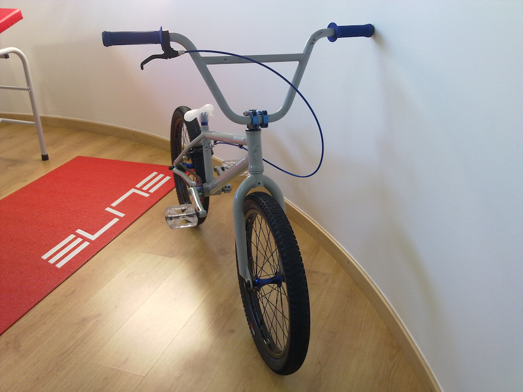 Vendo BMX SPECIALIZED P.20 de 2011, quadro com garantia vitalicia!

Bicicleta totalmente revisionada.



Com corrente, pedais e selim novos.



Extras: guiador WeThePeople MAD MAX, punhos ODI, espiral Linear ODYSSEY.



Peso: 10,750Kg
