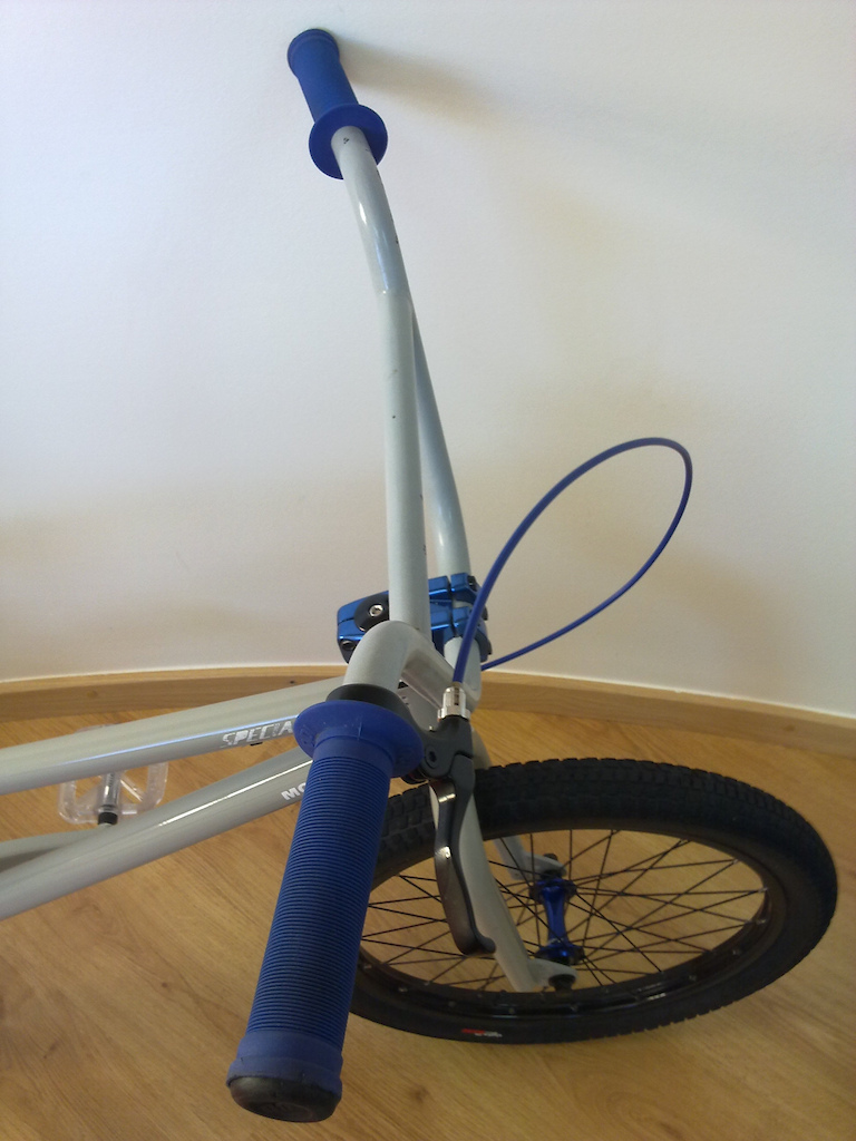 Vendo BMX SPECIALIZED P.20 de 2011, quadro com garantia vitalicia!

Bicicleta totalmente revisionada.



Com corrente, pedais e selim novos.



Extras: guiador WeThePeople MAD MAX, punhos ODI, espiral Linear ODYSSEY.



Peso: 10,750Kg