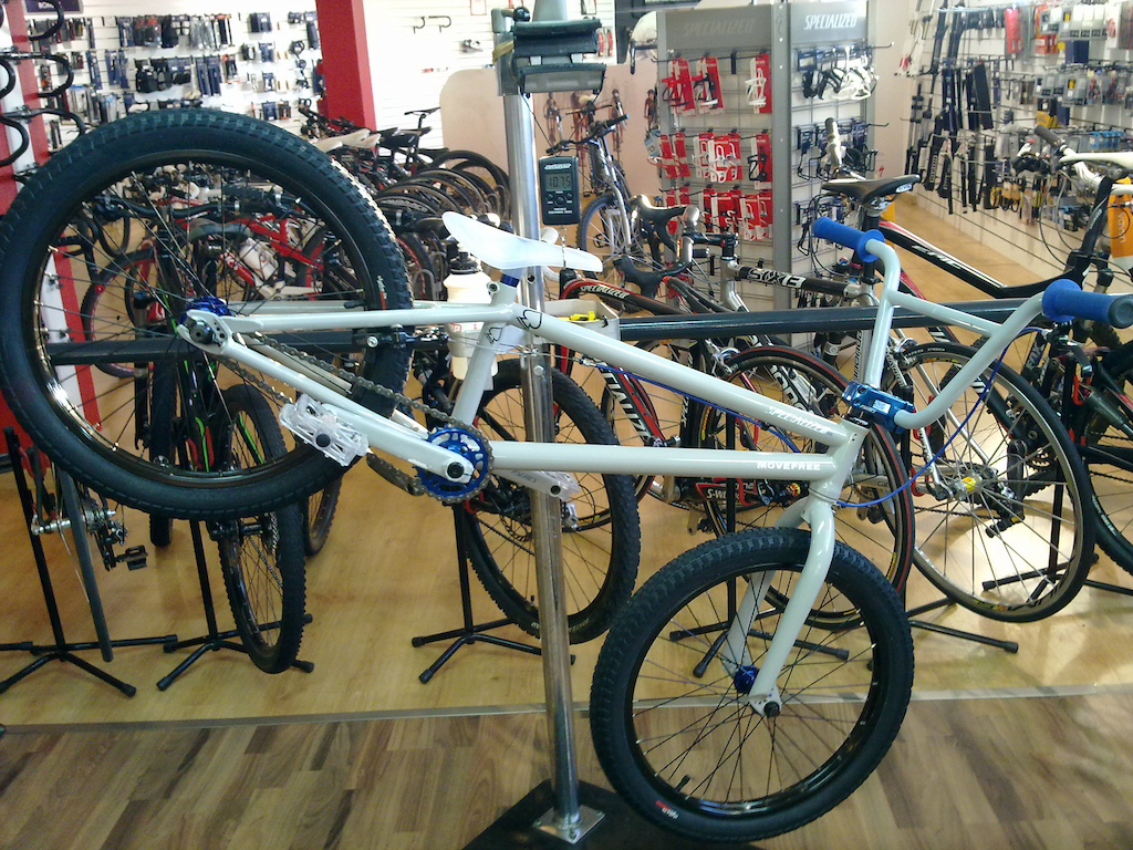 Vendo BMX SPECIALIZED P.20 de 2011, quadro com garantia vitalicia!

Bicicleta totalmente revisionada.



Com corrente, pedais e selim novos.



Extras: guiador WeThePeople MAD MAX, punhos ODI, espiral Linear ODYSSEY.



Peso: 10,750Kg