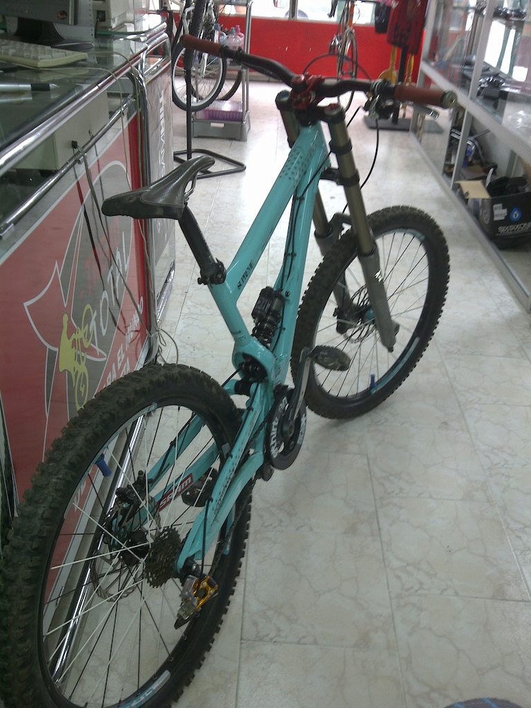 marco commencale supreme
frenos avid code 2011
direccion gravity
codo straitline
suspension fox 40
bielas slx
tendor sram x0
caña en carbono ritchey
guia cadena ethirteen
pedales shimano dx


info:
kajsloepe@hotmail.com