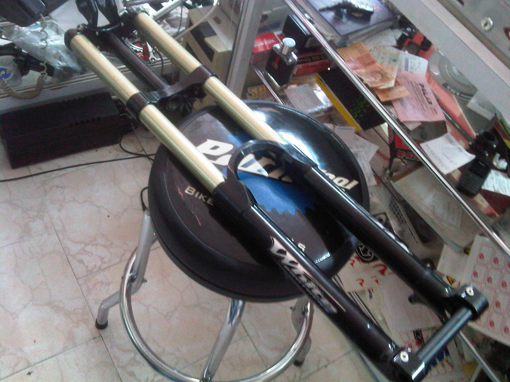 suspension whithe brothers doble pretina 
info:
kajsloepe@hotmail.com