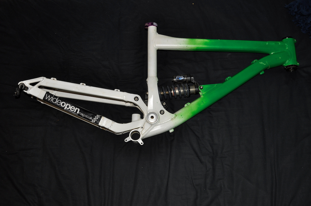 For sale. Commencal Mini DH (supreme 6) frame. Pushed shock. With seatpost and headset.