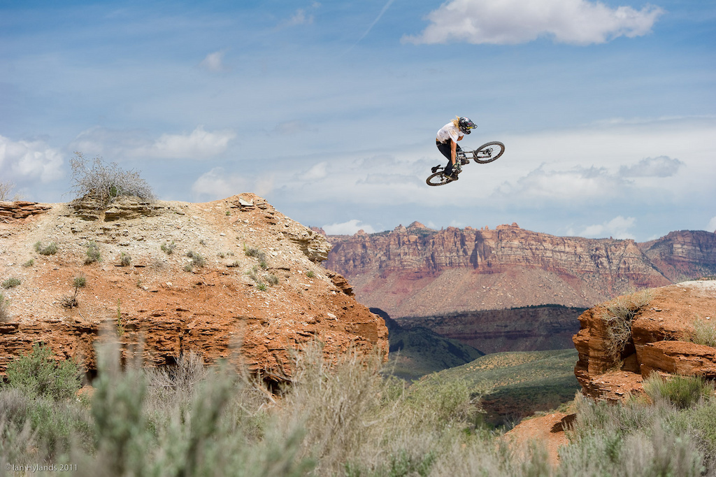 Kelly laying it flat out in Utah on the Gravity / DB trip. Photo: Ian Hylands
