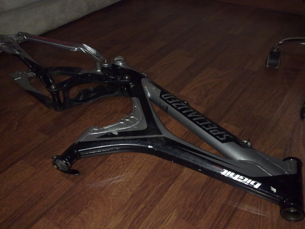 Vendo marco specialized con shock trasero, toca soldarle la pestaña donde va el tensor pues se partio, de resto esta perfecto, regalo