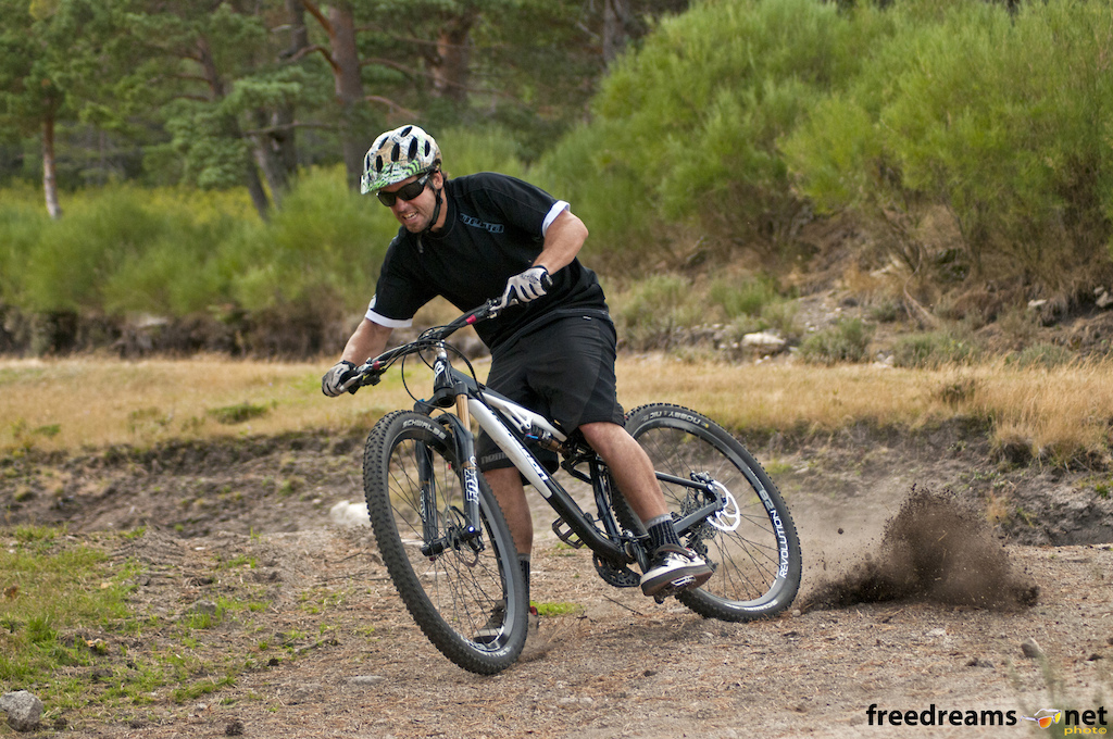 Javi Molina from XMS Imports Spain testing the new Bandit 29er