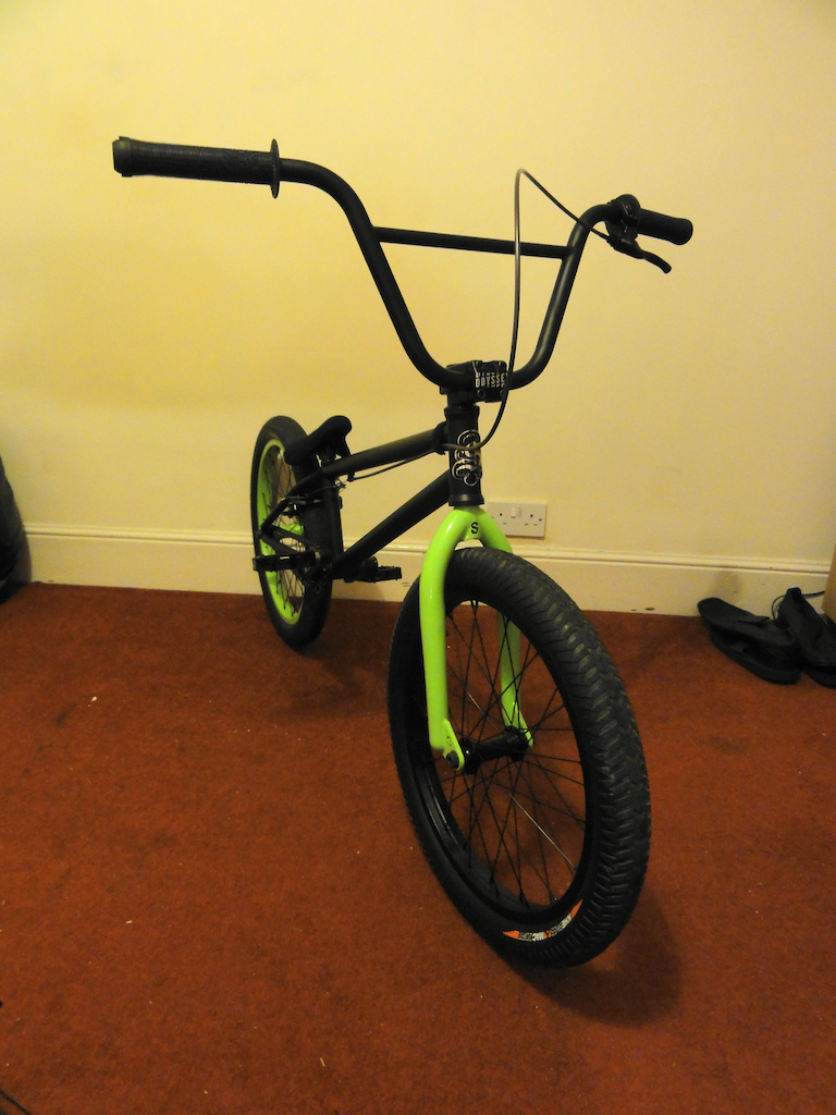 The new BMX, Sin Bmx Extra Medium frame, Sin BMX forks, Sin BMX wheels, Sin BMX wheels, Odyssey Thunderbolts, Fly sprocket and Pedals, Odyssey stem, Fly grips, Superstar headset and brake, Ody Monolever, KHE tyres, Puma seat. 21lb Dead