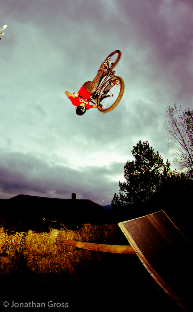 Sindre Harbak (15) Frontflip

Photo: Jonathan Gross