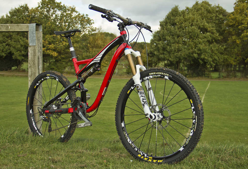 Specialized 'Camber' - Custom build from frame. Project finished at 27lbs.. 150mm 32 fork up front to slacken the bike for the gravity enduros I plan to race in 2012.